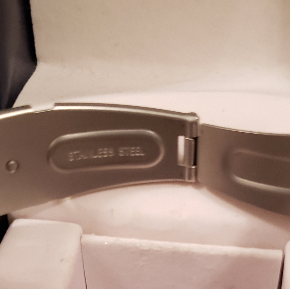 Watch - Picture 6 of 6